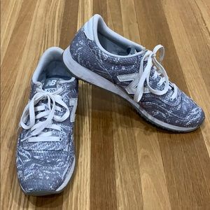 New Balance 620 Women’s Gray/White Shoe - Sz 7.5